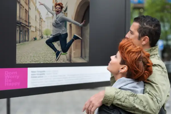 Como Expor Sua Fotografia de Moda Urbana nas Ruas e Impactar o Público